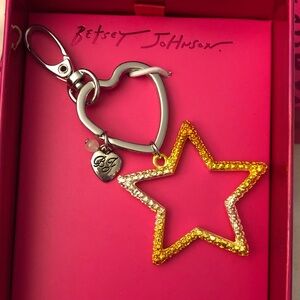 Betsey Johnson Yellow, Orange & Silver Ombre Open Frame Star Keychain NWT & Box